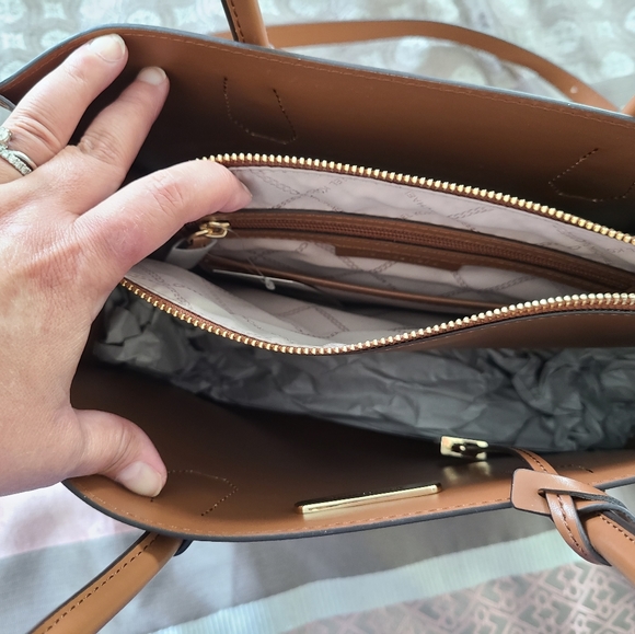 Michael Kors Mercer Tote - Picture 4 of 8